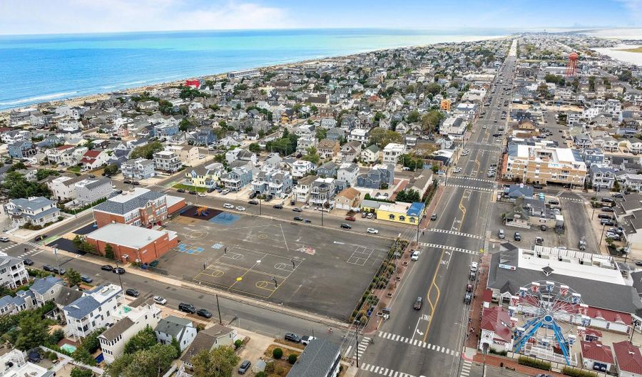 222 7TH St, Beach Haven, NJ 08008 - 5 Beds, 4 Bath