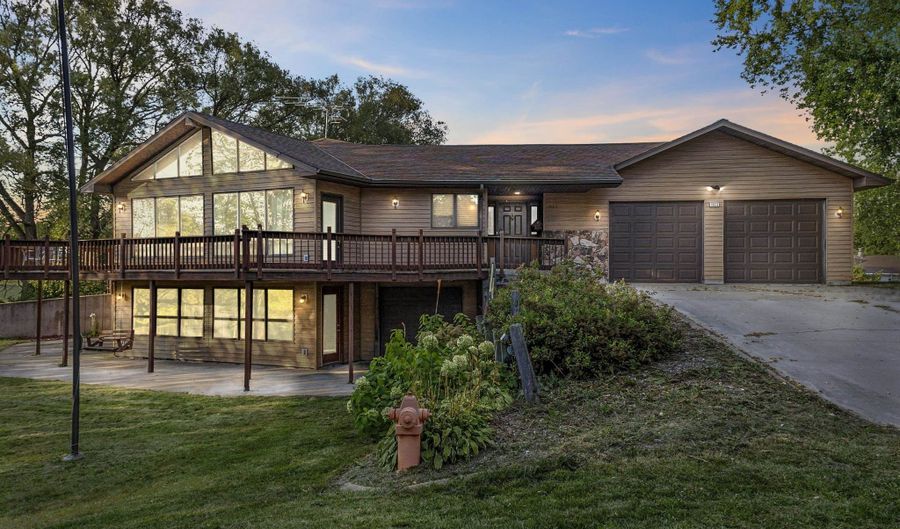 1023 CLEVELAND Ave, Algoma, WI 54201 - 4 Beds, 3 Bath