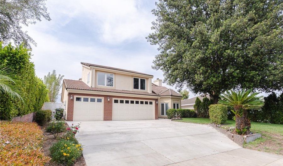 49 W La Sierra Dr, Arcadia, CA 91007 - 4 Beds, 5 Bath