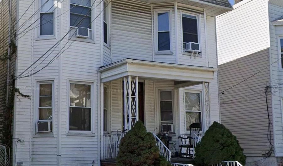 82 W 27TH St, Bayonne, NJ 07002 - 3 Beds, 1 Bath