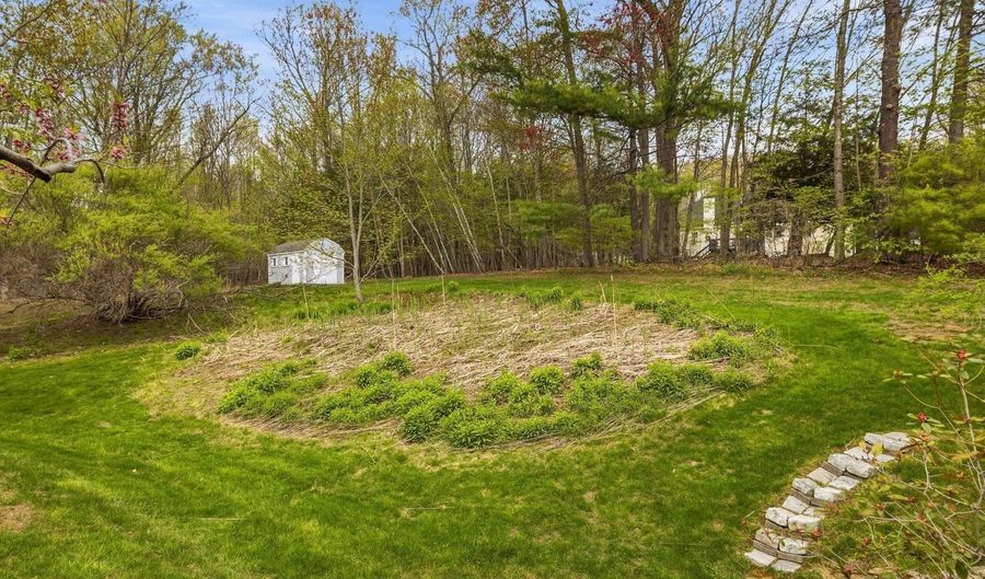 9 Homestead Ln, Brentwood, NH 03833 - 4 Beds, 4 Bath
