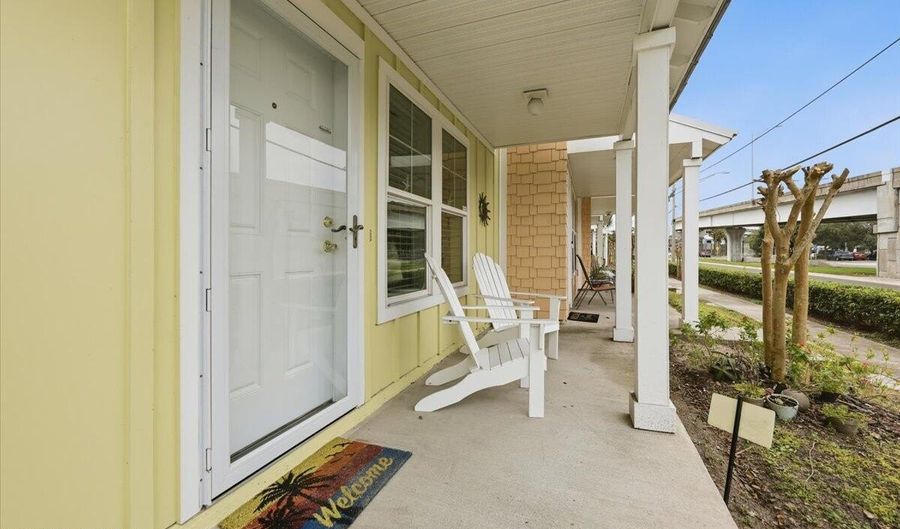 156 SANDY BEACH Ln, Atlantic Beach, FL 32233 - 3 Beds, 3 Bath