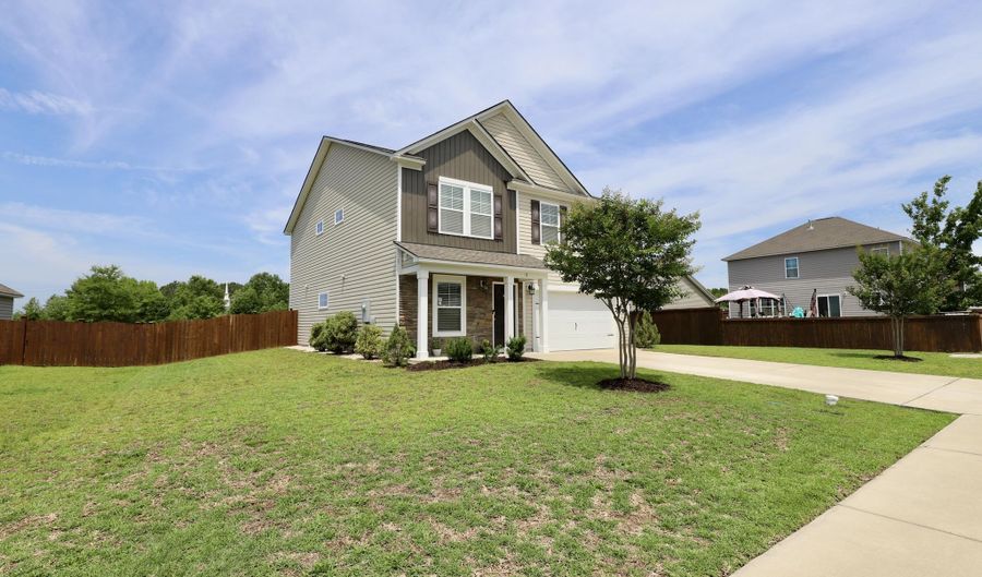 17 Carriagebrook Cir, Camden, SC 29020 - 5 Beds, 3 Bath