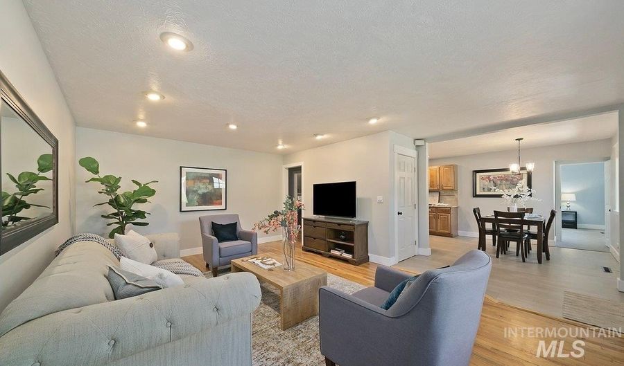 4809 W Greenbrier Dr, Boise, ID 83705 - 4 Beds, 3 Bath