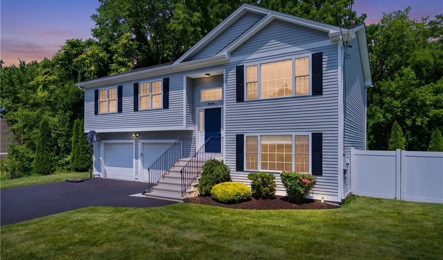 17 Ostend St, Johnston, RI 02919 - 3 Beds, 3 Bath