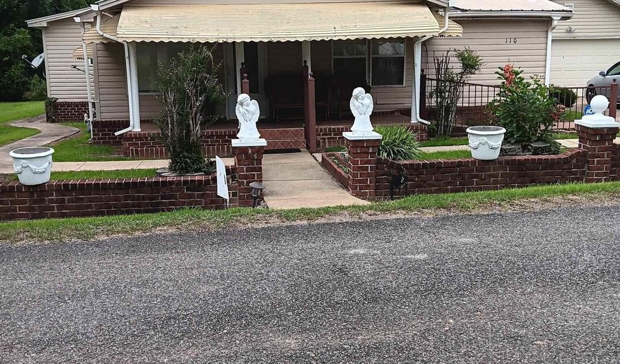 110 3RD Ave, Akron, AL 35441 - 4 Beds, 3 Bath