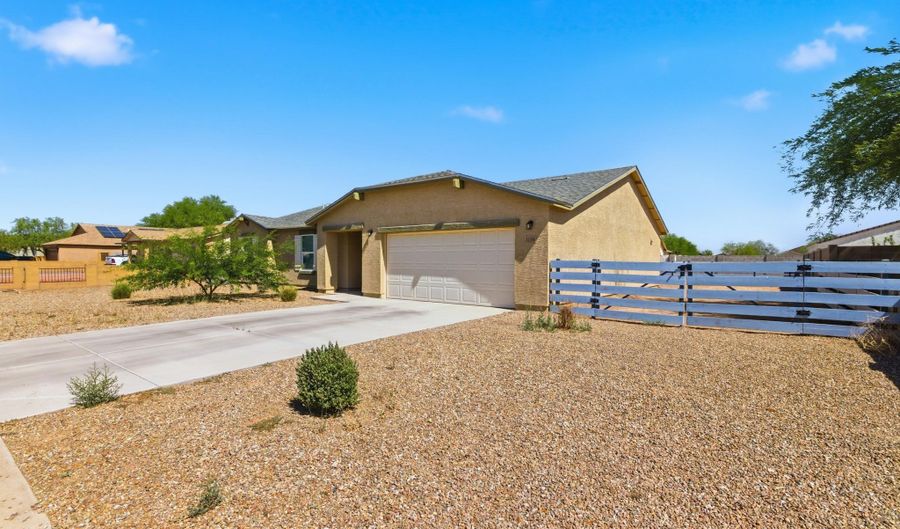 11354 W CABRILLO Dr, Arizona City, AZ 85123 - 3 Beds, 2 Bath