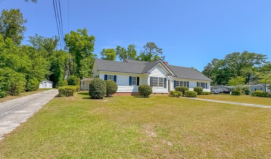 1107 Pine St, Bainbridge, GA 39819 - 4 Beds, 3 Bath