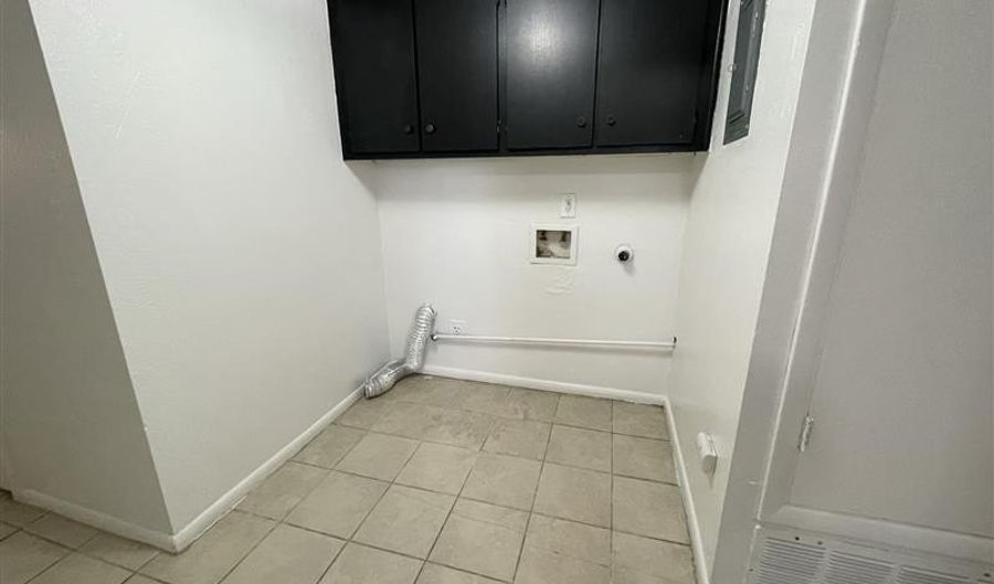3505 Lafayette Dr NE Apt C, Albuquerque, NM 87107 - 2 Beds, 2 Bath