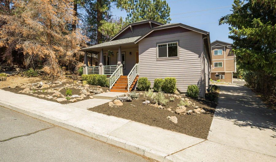2152 NW Torrey Pines Dr, Bend, OR 97703 - 3 Beds, 2 Bath