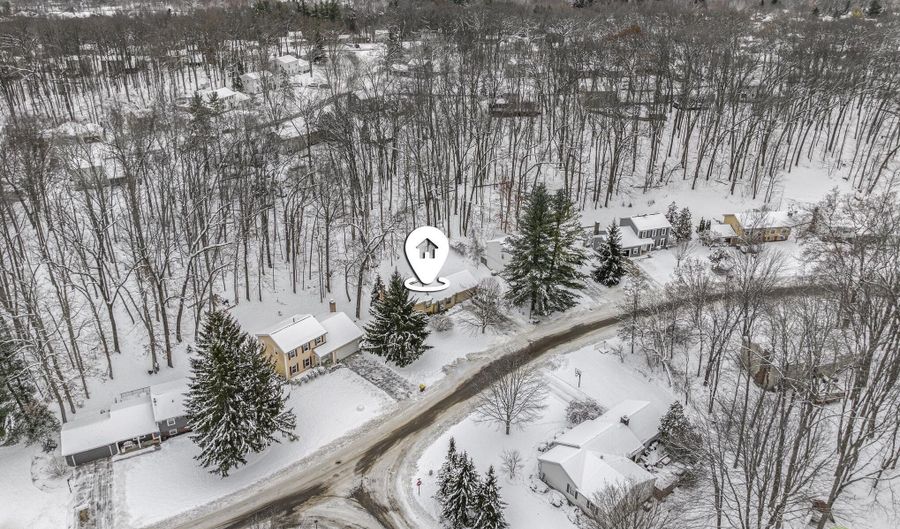 446 Adaway Ave SE, Ada, MI 49301 - 4 Beds, 2 Bath