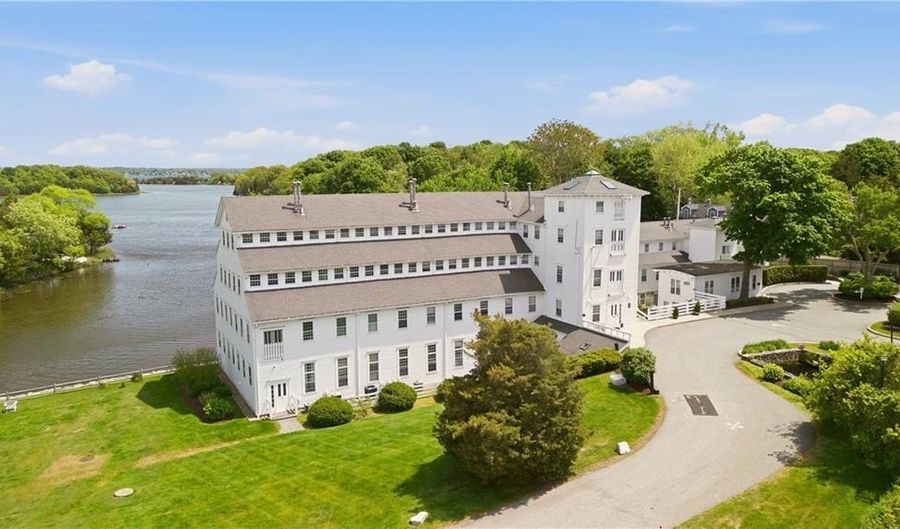 40 Web Ave 11, North Kingstown, RI 02852 - 2 Beds, 2 Bath