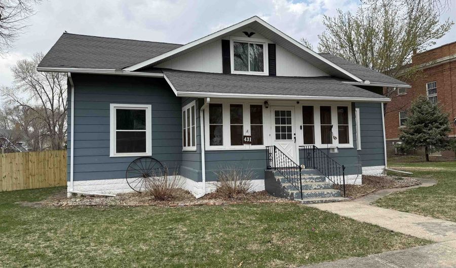 431 Iowa St, Akron, IA 51001 - 5 Beds, 3 Bath