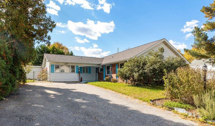 12707 BEAVERDALE Ln, Bowie, MD 20715 - 3 Beds, 2 Bath