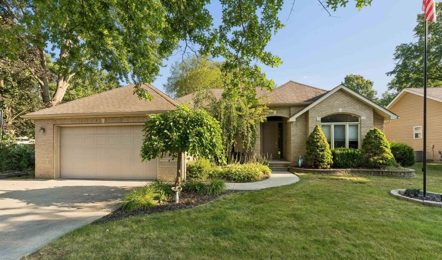 600 Cherry St, Algonac, MI 48001 - 3 Beds, 2 Bath