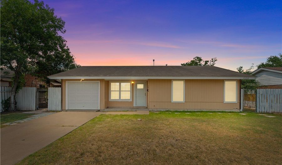 1208 W 2nd St, Alice, TX 78332 - 4 Beds, 2 Bath