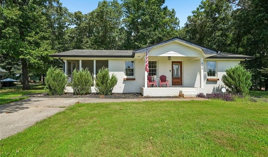 644 Freeman Brock Rd, Auburn, GA 30011 - 2 Beds, 1 Bath