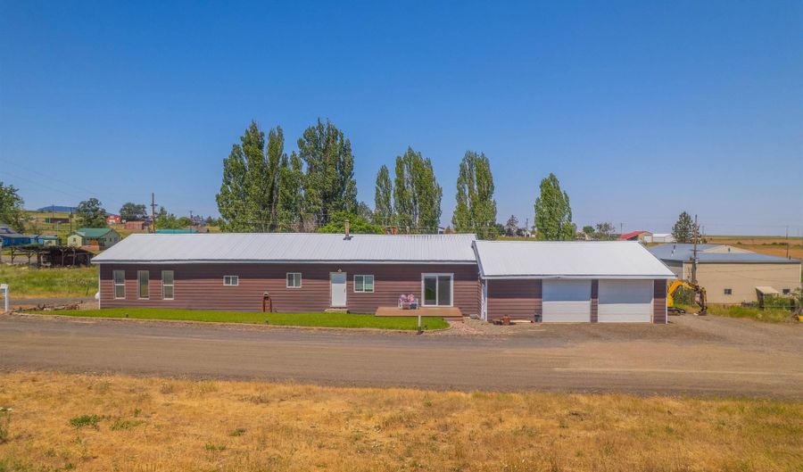 908 Pine St, Anatone, WA 99401 - 3 Beds, 2 Bath
