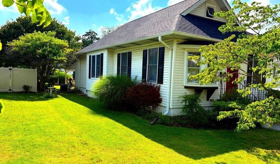 140 S DAVIS Ave, Audubon, NJ 08106 - 2 Beds, 1 Bath