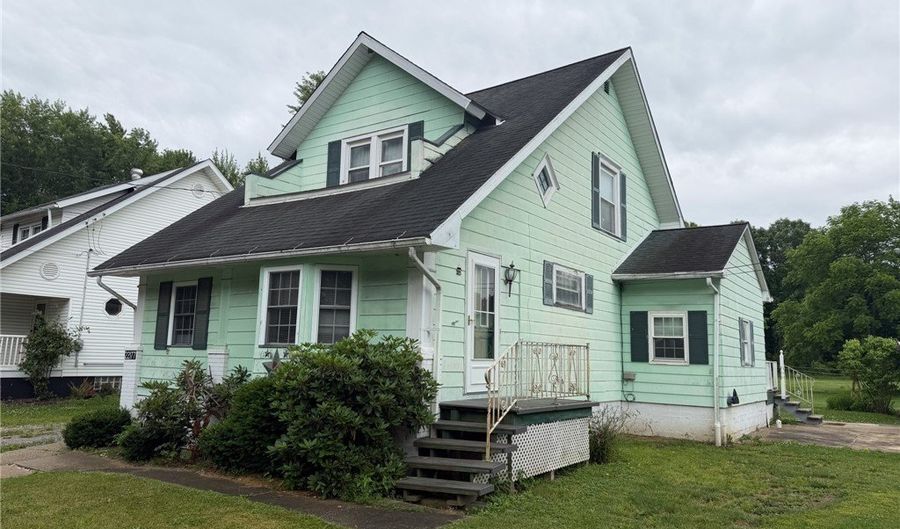 22177 Alden Ave, Alliance, OH 44601 - 3 Beds, 2 Bath