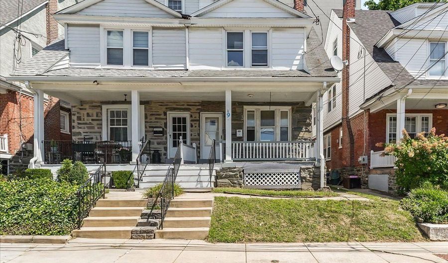 9 W ATHENS Ave, Ardmore, PA 19003 - 4 Beds, 2 Bath