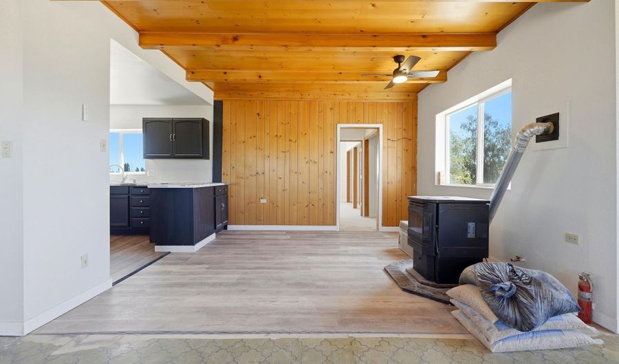 56005 N Thomas Rd, Benton City, WA 99320 - 4 Beds, 2 Bath
