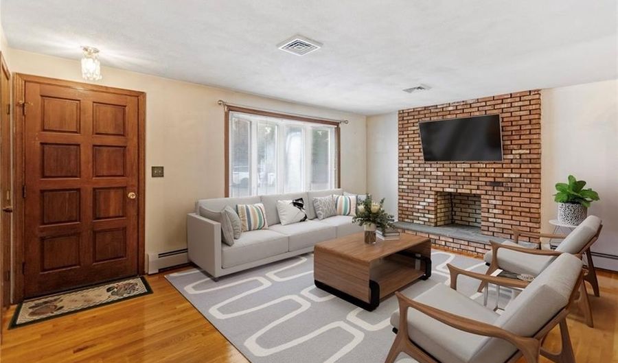 73 Grandview Dr, Cumberland, RI 02864 - 2 Beds, 2 Bath