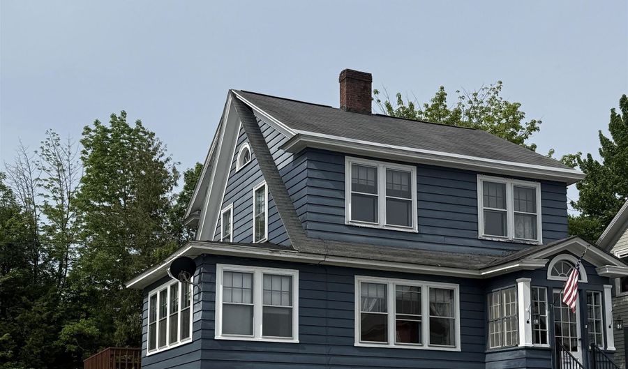 25 Laurel St, Berlin, NH 03570 - 4 Beds, 1 Bath