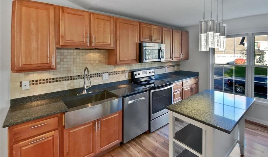 12595 Driftwood Ct, Apple Valley, MN 55124 - 4 Beds, 2 Bath