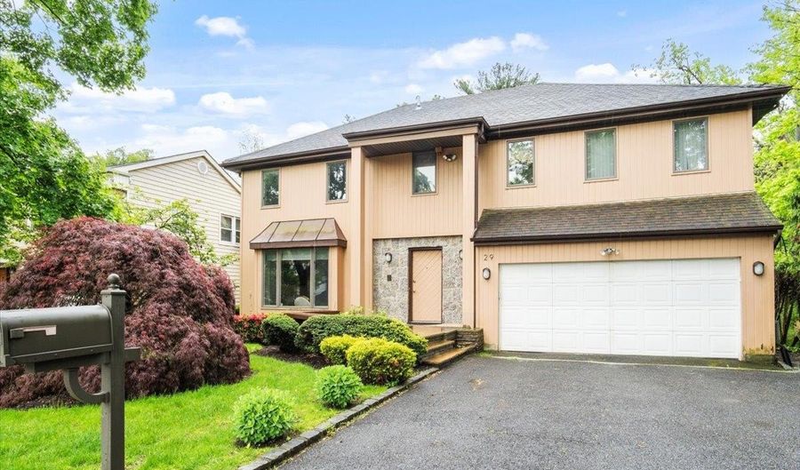 29 Sunset Rd S, Albertson, NY 11507 - 4 Beds, 3 Bath