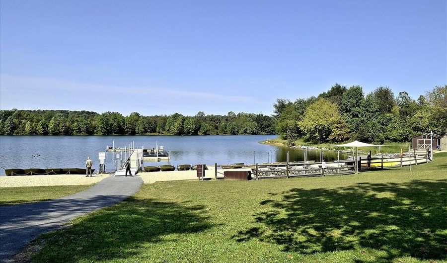 21101 CLARKSBURG Rd, Boyds, MD 20841 - 3 Beds, 2 Bath