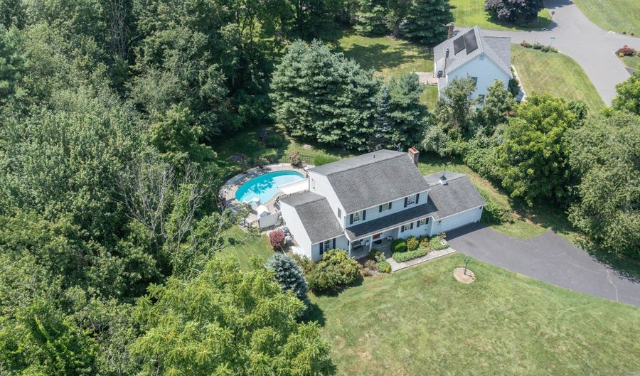 1 Guernsey Rd, Brookfield, CT 06804 - 4 Beds, 3 Bath