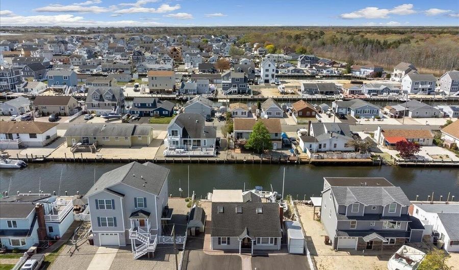 234 Cedar Dr, Bayville, NJ 08721 - 4 Beds, 2 Bath