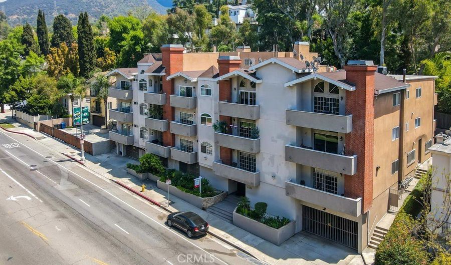 3284 Barham Blvd 201, Los Angeles, CA 90068 - 2 Beds, 2 Bath