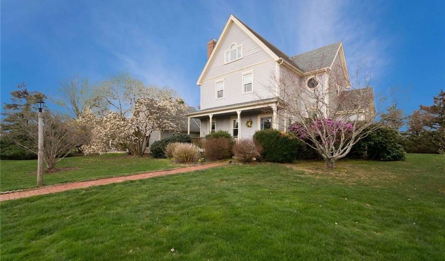 221 Carriage Dr, Portsmouth, RI 02871 - 3 Beds, 3 Bath