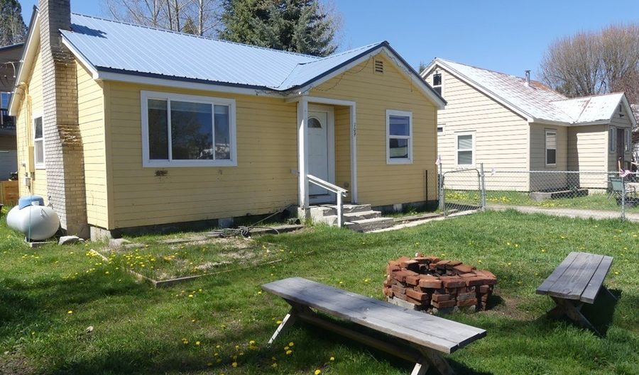 109 S Idaho St, Cascade, ID 83611 - 4 Beds, 2 Bath
