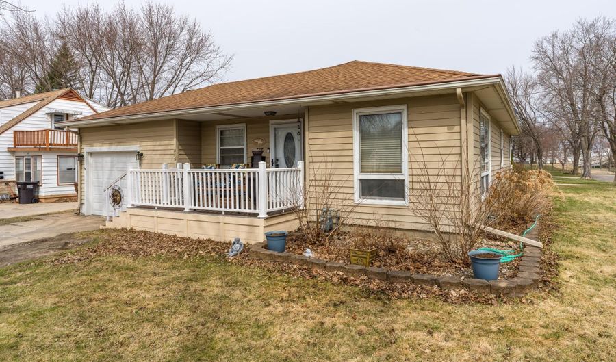 415 E Hawthorne St, Albert Lea, MN 56007 - 3 Beds, 1 Bath