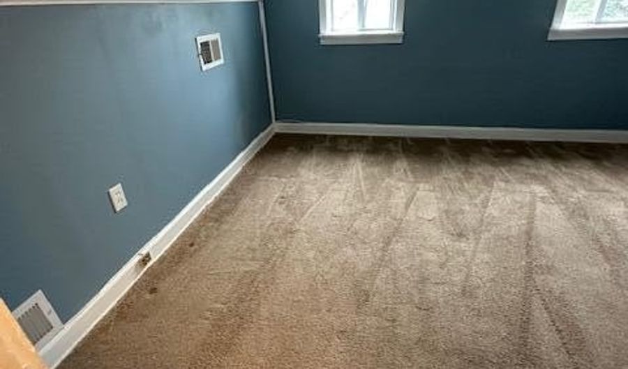 121 Pennant Ave, Beachwood, NJ 08722 - 3 Beds, 1 Bath