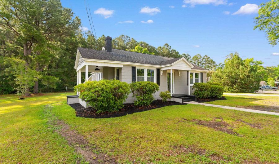 305 S Magnolia Ave, Andrews, SC 29510 - 2 Beds, 1 Bath