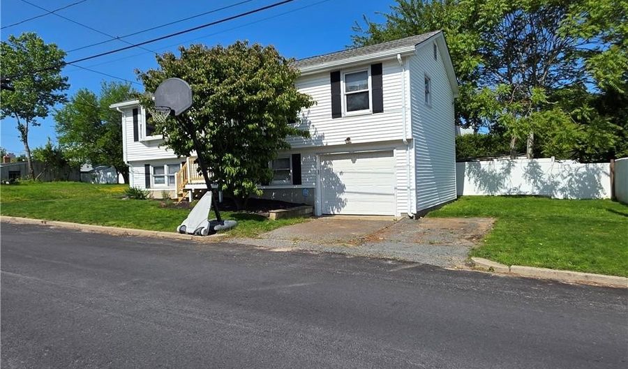114 Florida Ave, Cranston, RI 02920 - 3 Beds, 1 Bath