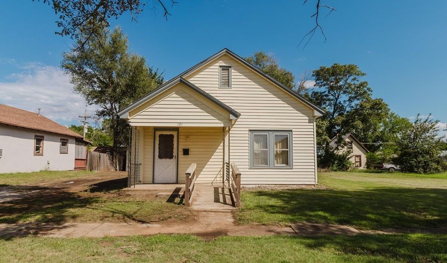 121 S Lincoln Ave, Anthony, KS 67003 - 2 Beds, 1 Bath