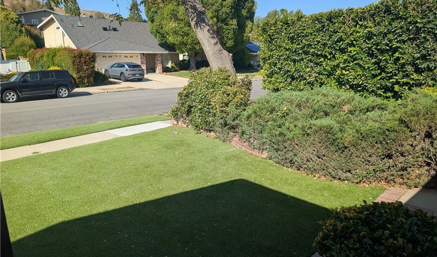 30516 Sandtrap Dr, Agoura Hills, CA 91301 - 4 Beds, 3 Bath