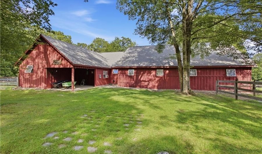 22 Burgess Rd, Foster, RI 02825 - 2 Beds, 2 Bath