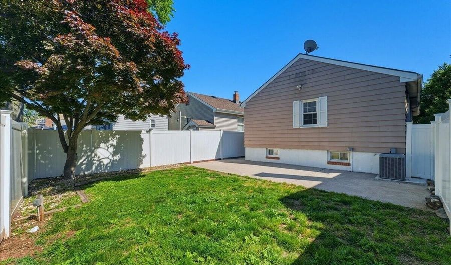 25-27 W 6th St, Bayonne, NJ 07002 - 3 Beds, 2 Bath