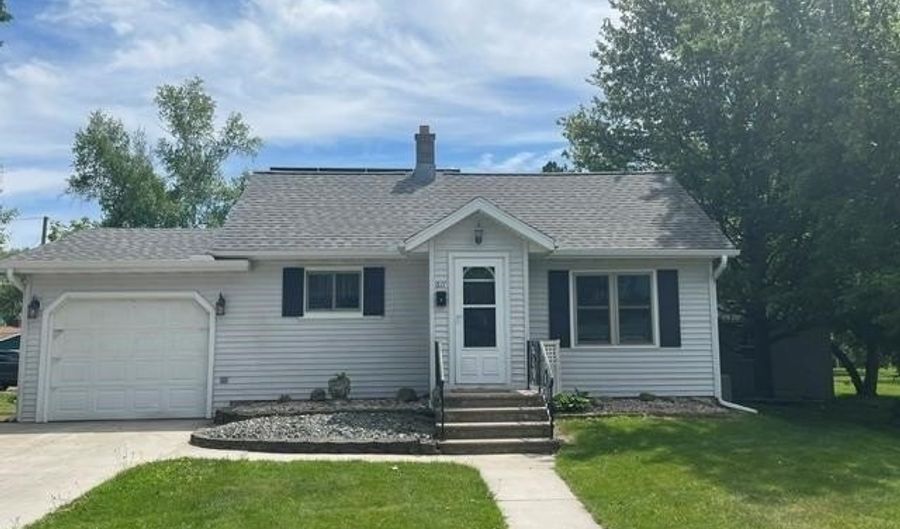 611 FARWELL Ave, Antigo, WI 54409 - 2 Beds, 1 Bath