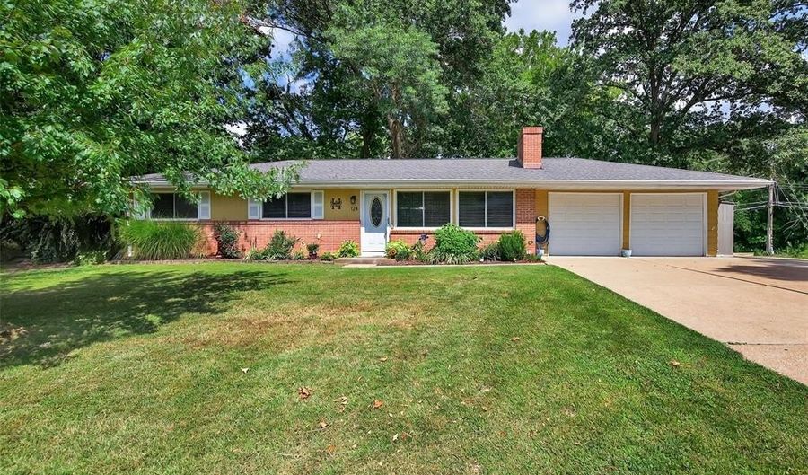 124 Vlasis Dr, Ballwin, MO 63011 - 3 Beds, 3 Bath