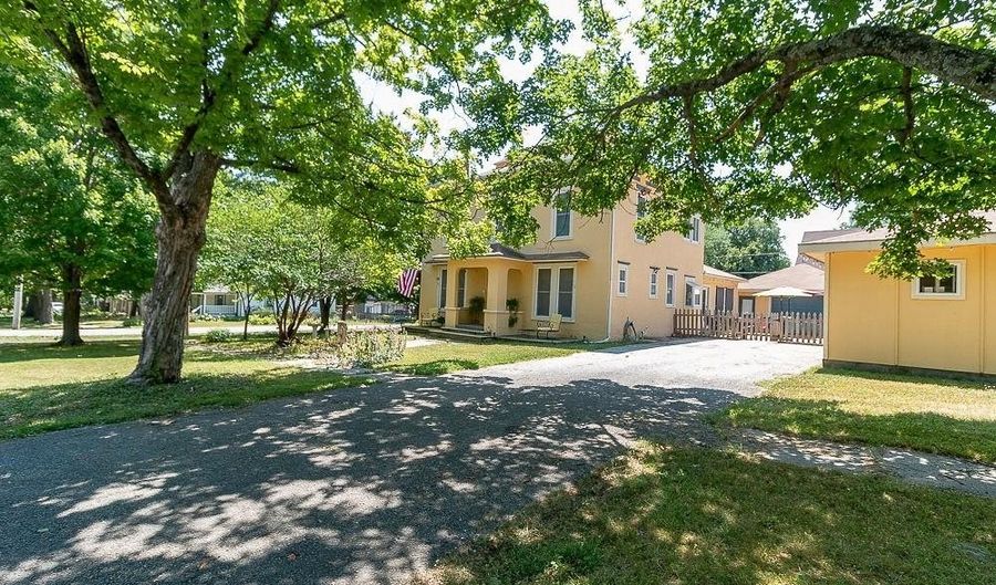 703 Jersey St, Baldwin City, KS 66006 - 4 Beds, 2 Bath