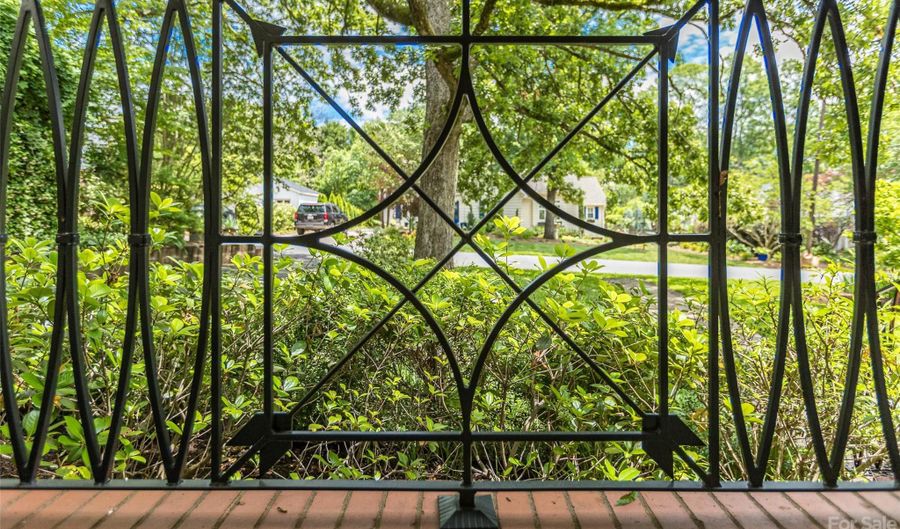 2233 Winter St, Charlotte, NC 28205 - 4 Beds, 3 Bath