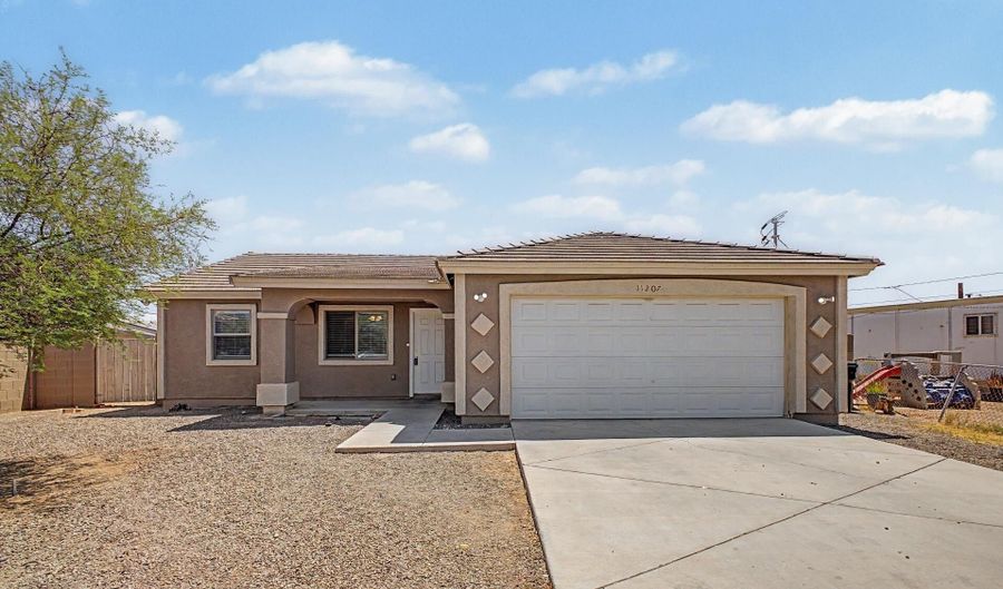 11207 W HOPI St, Avondale, AZ 85323 - 3 Beds, 2 Bath