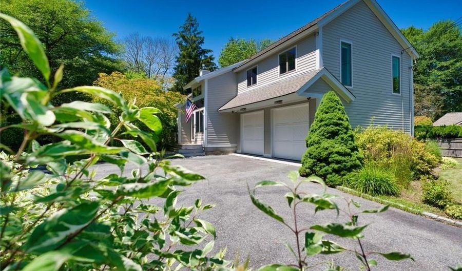 23 Fesser Ave, Bristol, RI 02809 - 3 Beds, 3 Bath